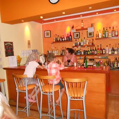 Maria Club * Karousadhes (Avliotes)
